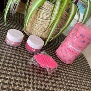 Lip care kit(Scrubber, lip Scrub, lip Balm)